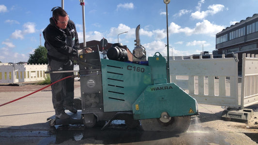 Dieselfugenschneider mit lenkbarer Hinterachse